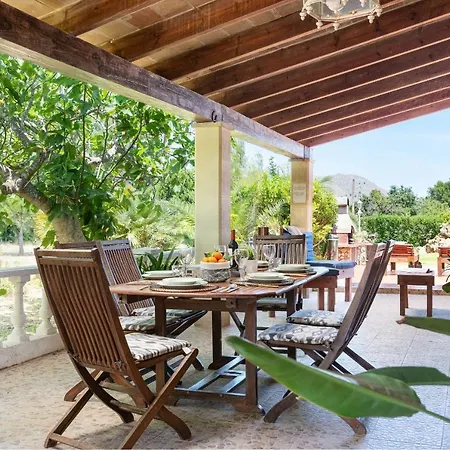 Lucas Villa